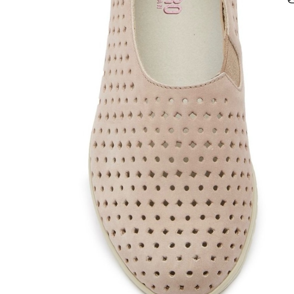 Munro "Ridley" perforated sneaker/loafer - size 8